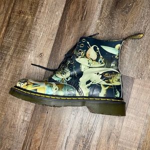 Dr. Martens Bosch Hell boots
